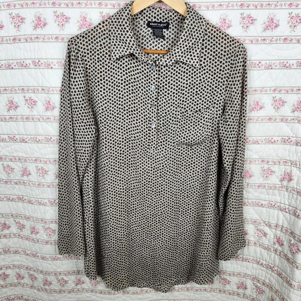 About a Girl Los Angeles Womens Blouse Top Medium Beige Black Floral Career